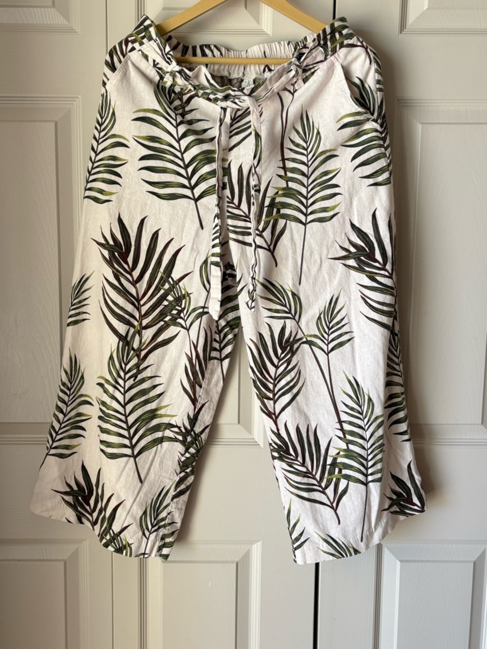 Joie | Wide leg cropped linen pant. Palm leaf. Size 12. Beach. Pockets. Resort